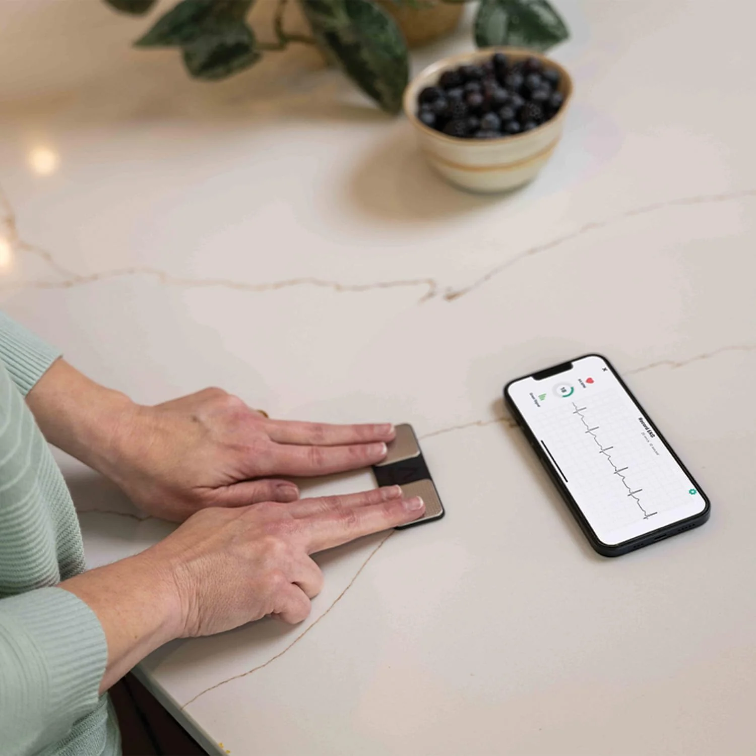 AliveCor KardiaMobile Smart ECG/EKG and Heart Monitor - Image 6