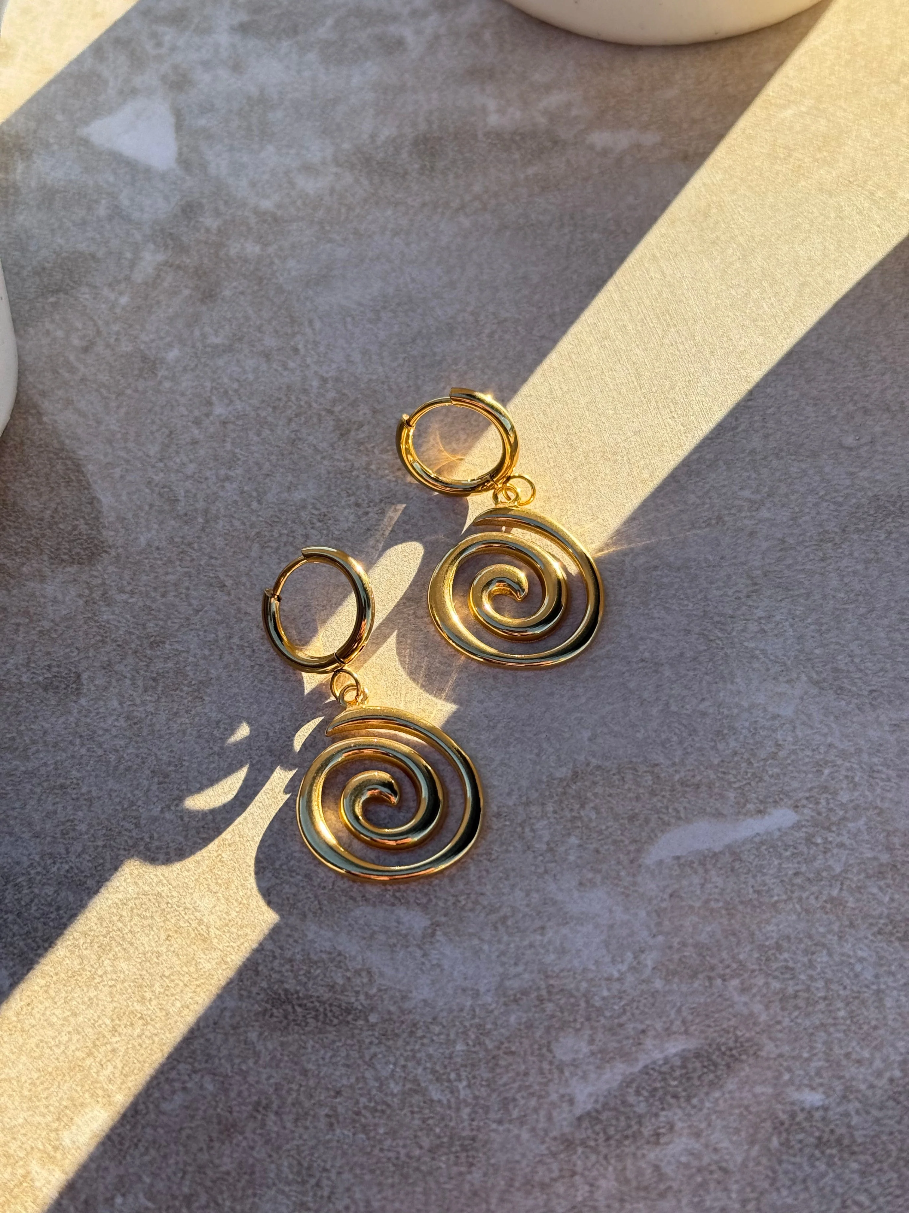 Āwhiorangi Gold Earrings - Image 2