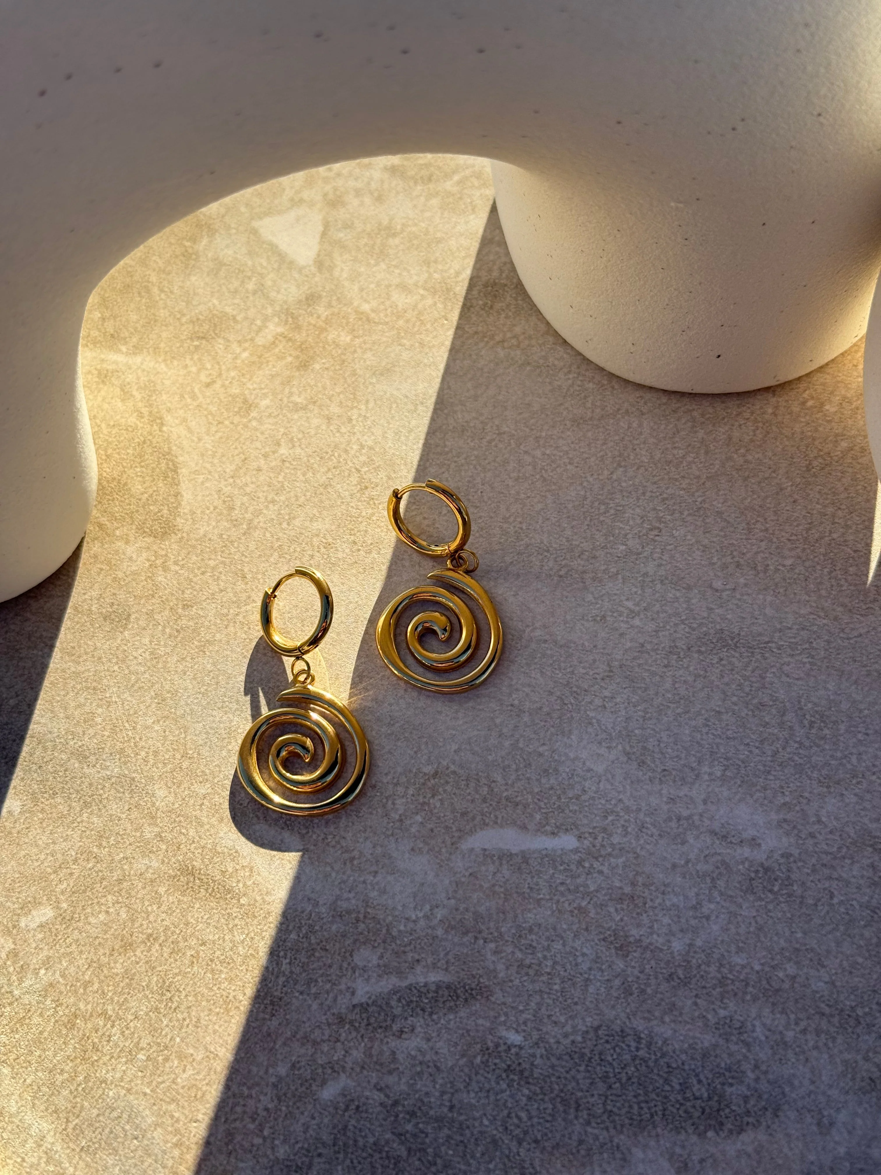 Āwhiorangi Gold Earrings - Image 3