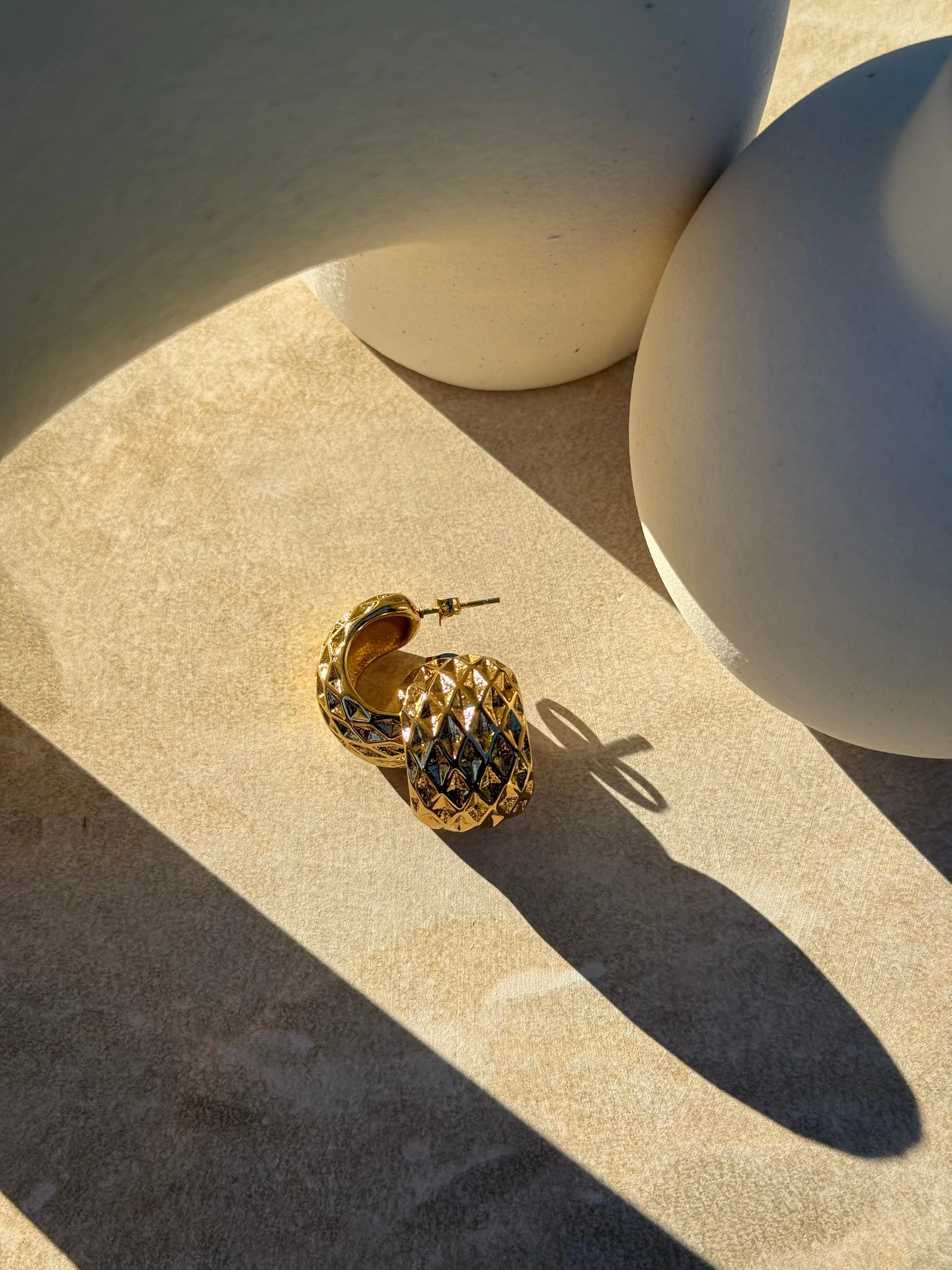 Kōhatu Koura Gold Earrings - Image 4