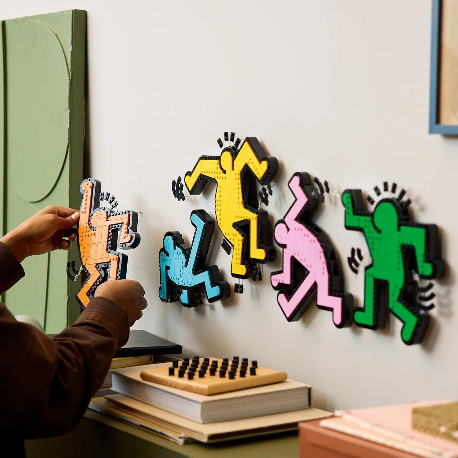 LEGO Art: Keith Haring Dancing Figures (31216) - Image 6