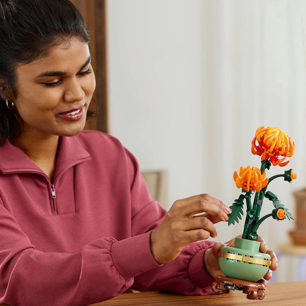 LEGO Botanicals: Chrysanthemum (10368) - Image 4