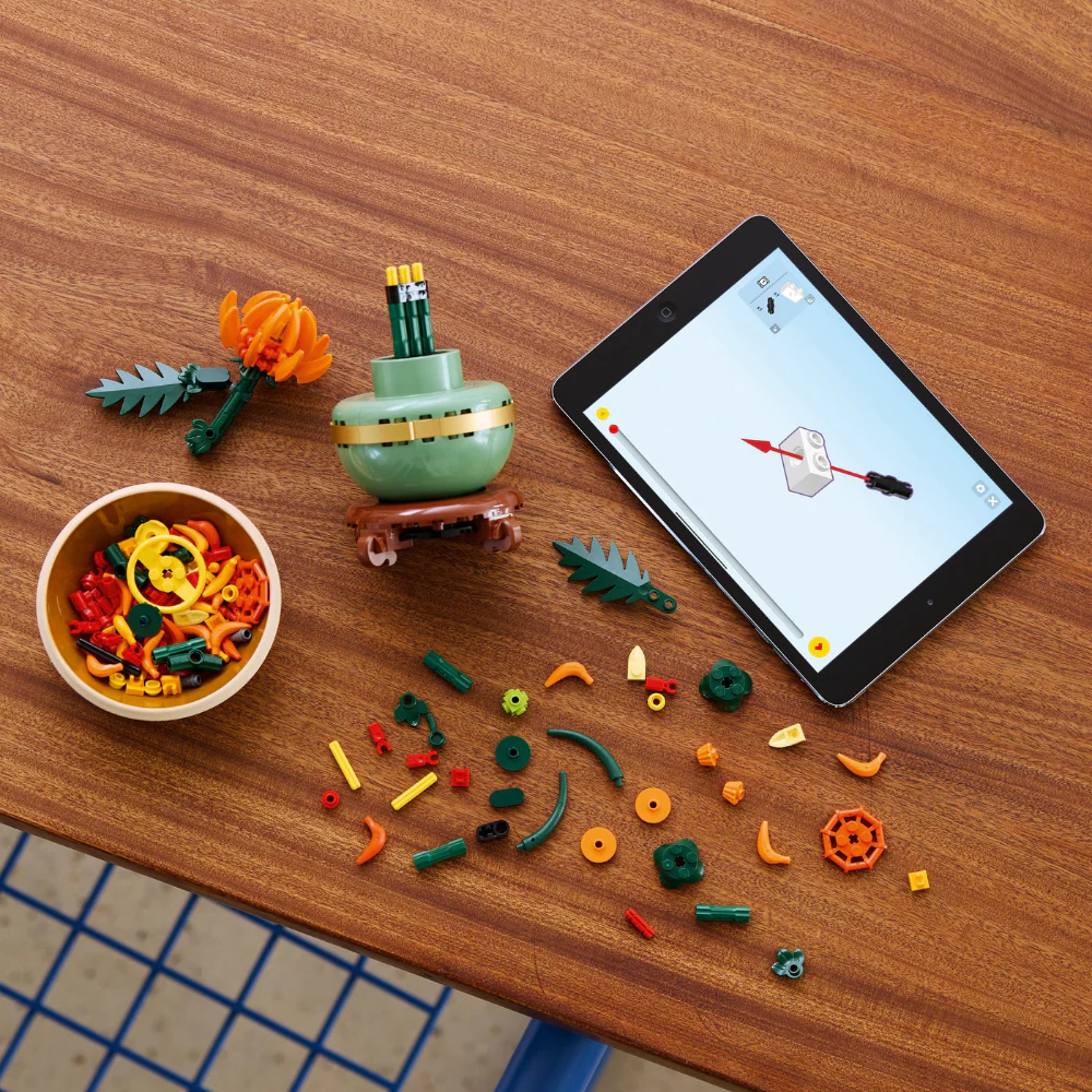 LEGO Botanicals: Chrysanthemum (10368) - Image 5