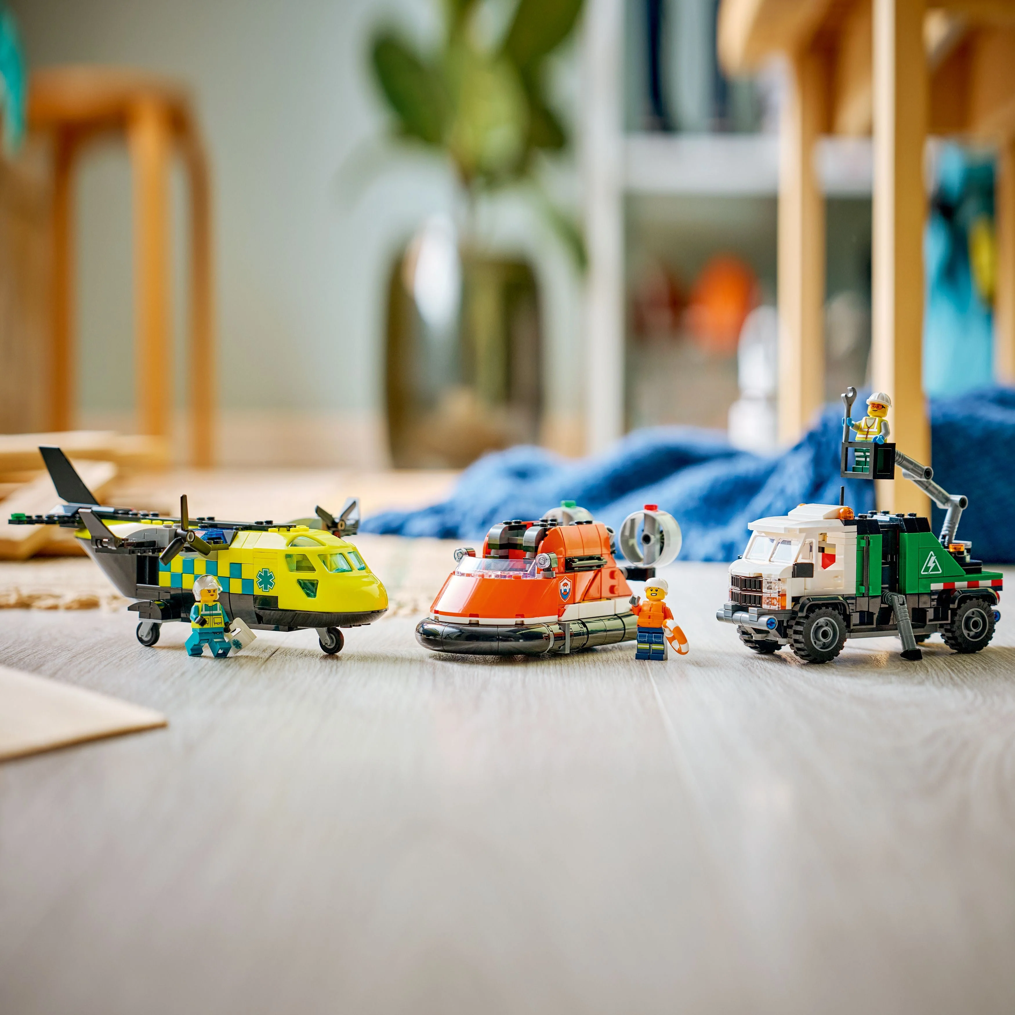 LEGO City: Airplane Service Truck and Hovercraft Remix (60505) - Image 7