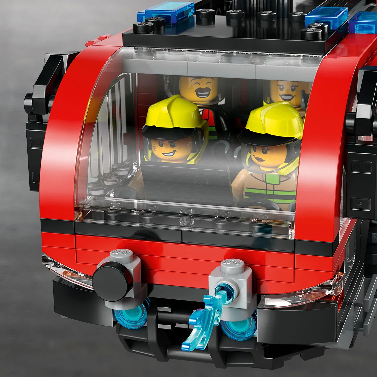 LEGO City: Airport Fire Engine (60499) - Image 8