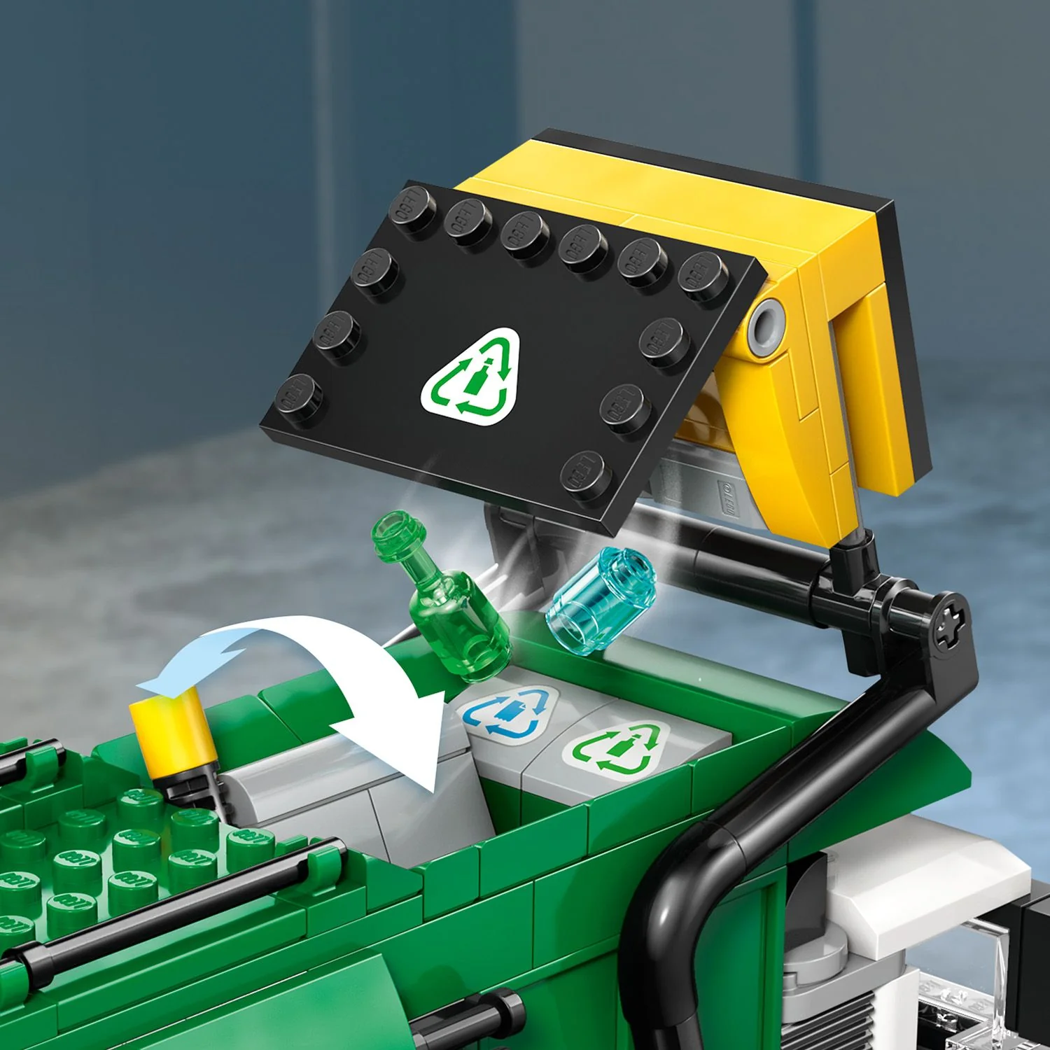 LEGO City: Recycling Truck (60495) - Image 9