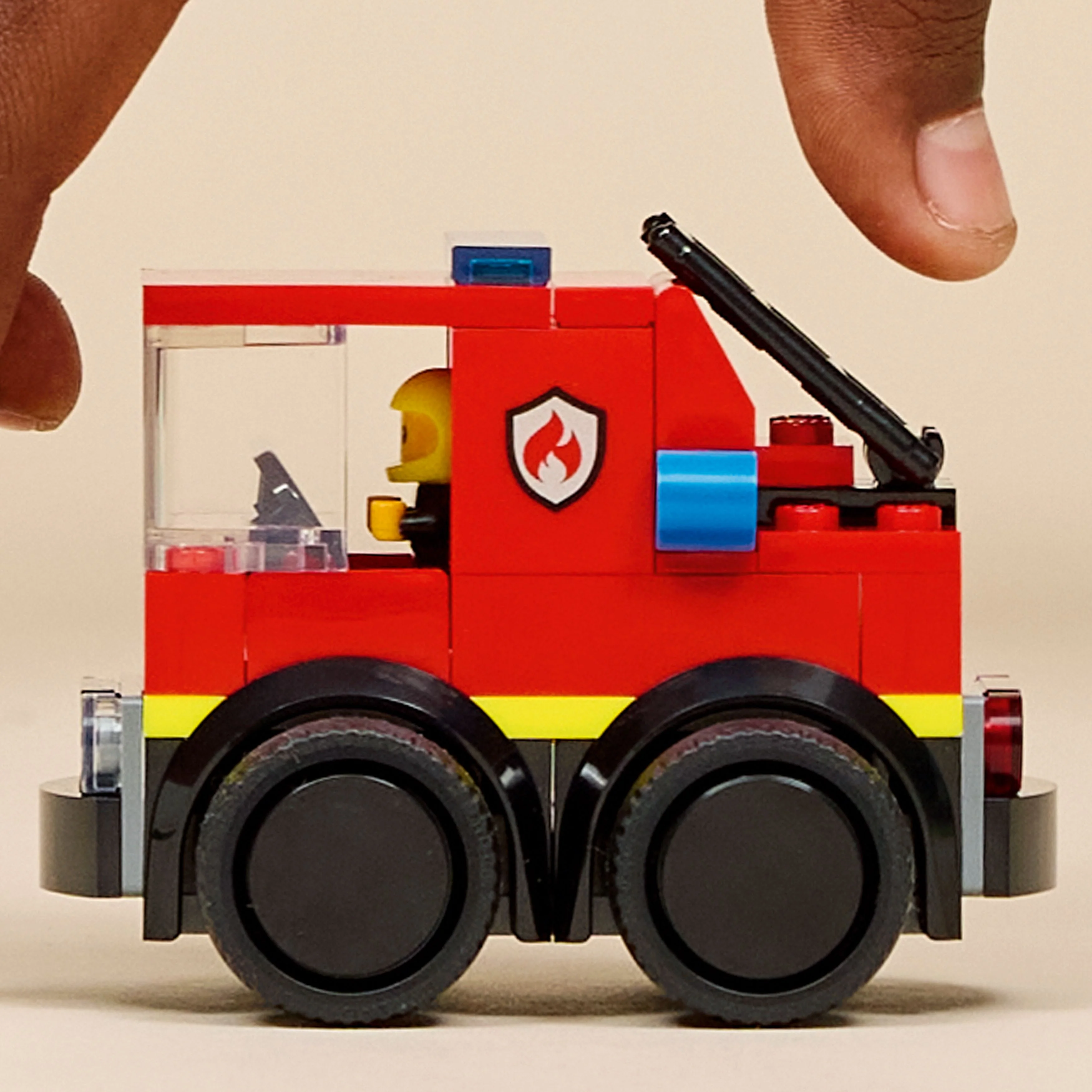 LEGO City: Rides Fire Engine (60482) - Image 9