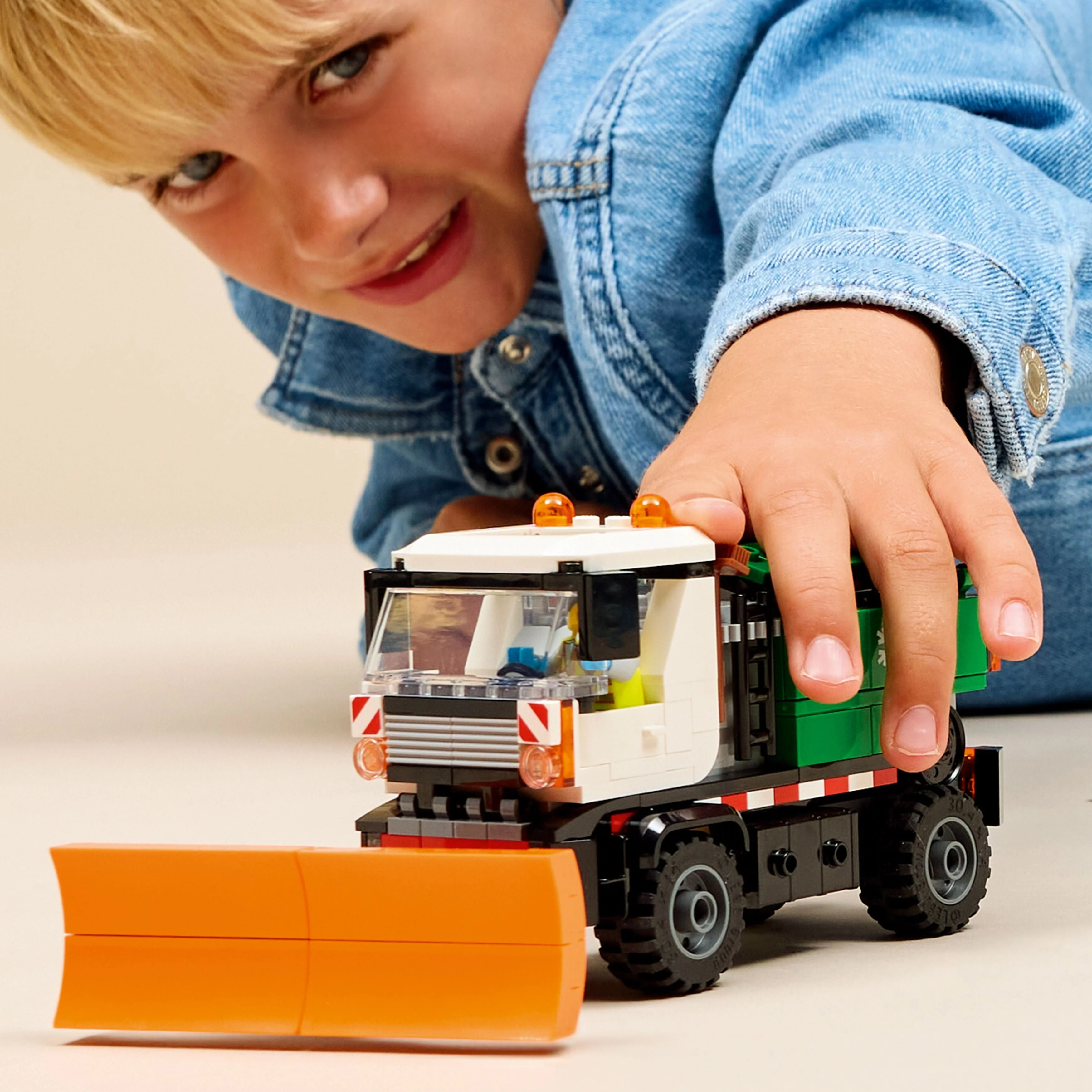LEGO City: Snowplough (60490) - Image 4