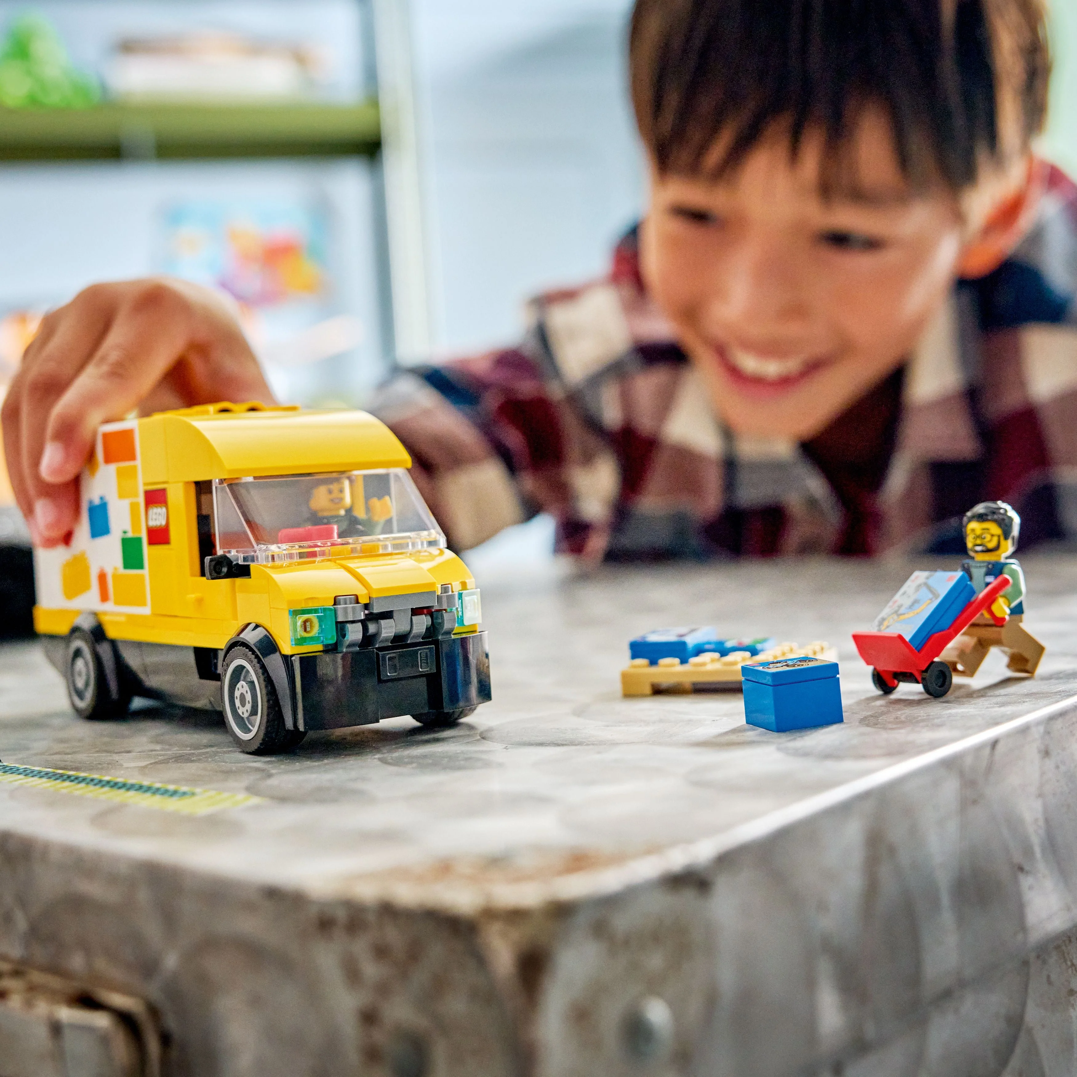 LEGO City: The LEGO Van (60500) - Image 5