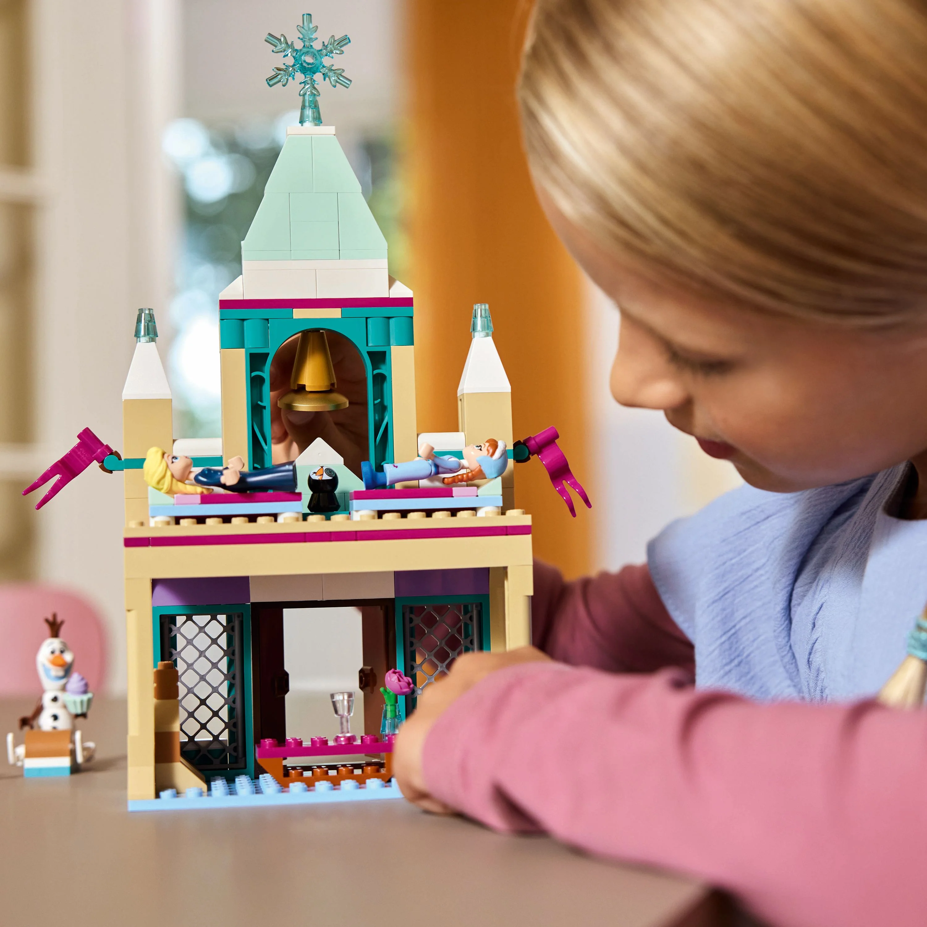 LEGO Disney: Frozen Arendelle Frozen Castle (43265) - Image 3