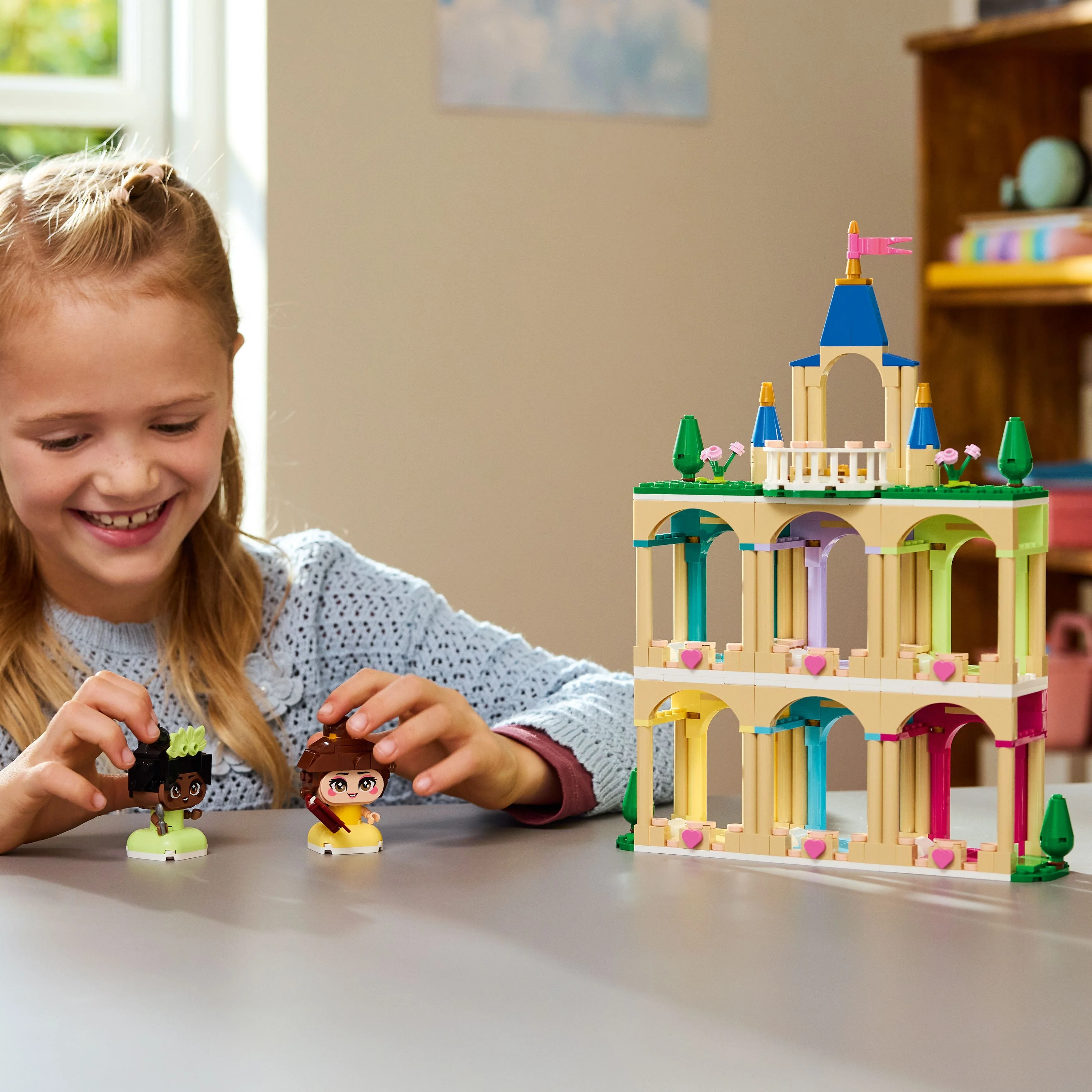 LEGO Disney Princess: Mini Belle & Tiana with Castle (43291) - Image 6