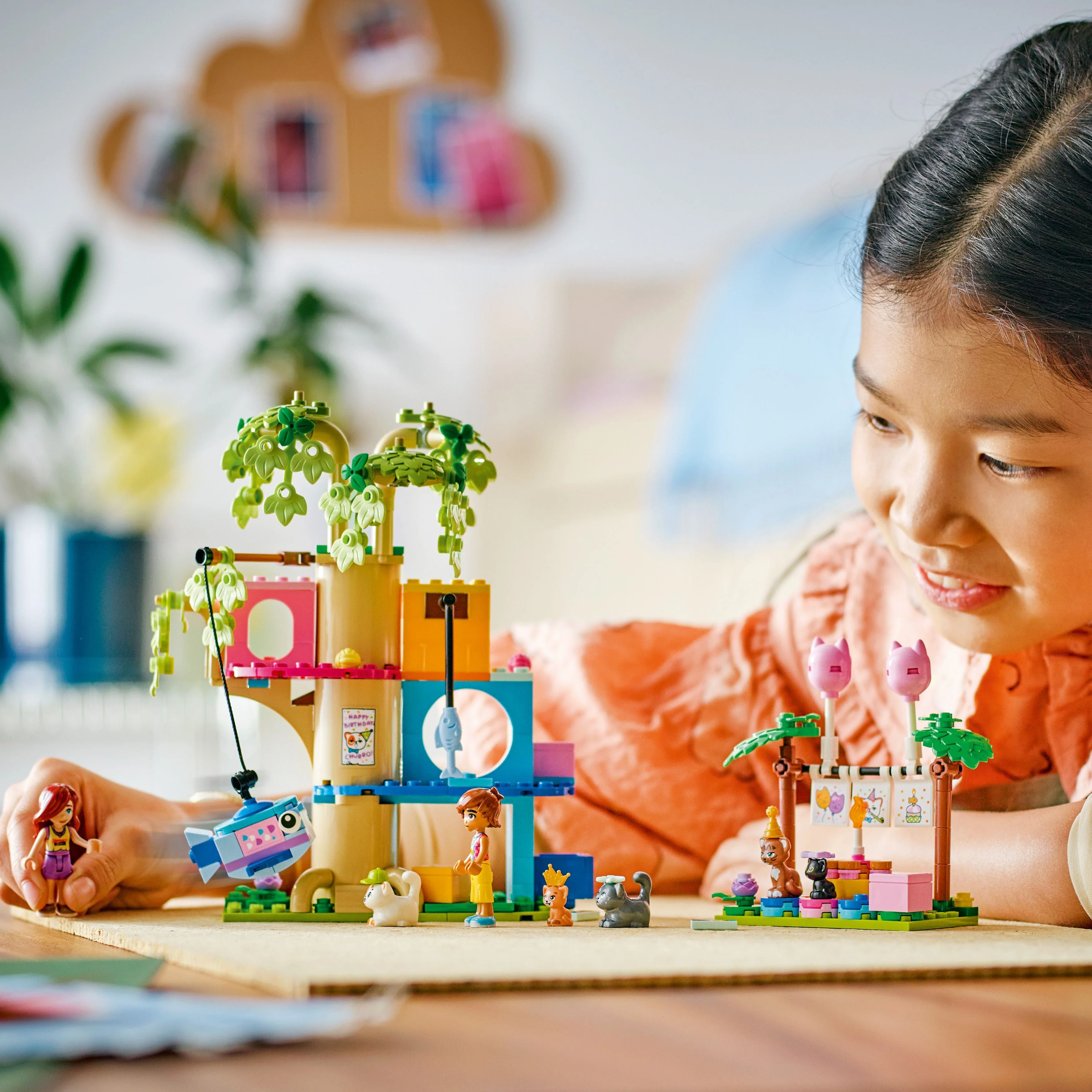 LEGO Friends: Cat Birthday Party & Tree House (42666) - Image 4
