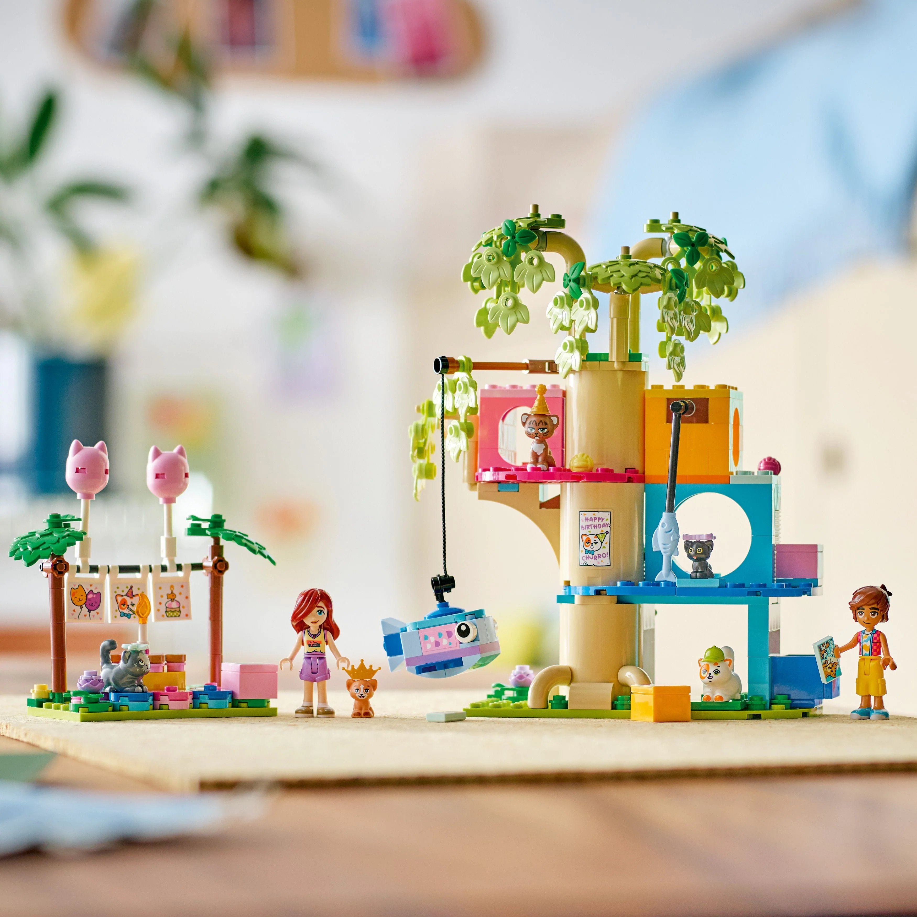 LEGO Friends: Cat Birthday Party & Tree House (42666) - Image 7