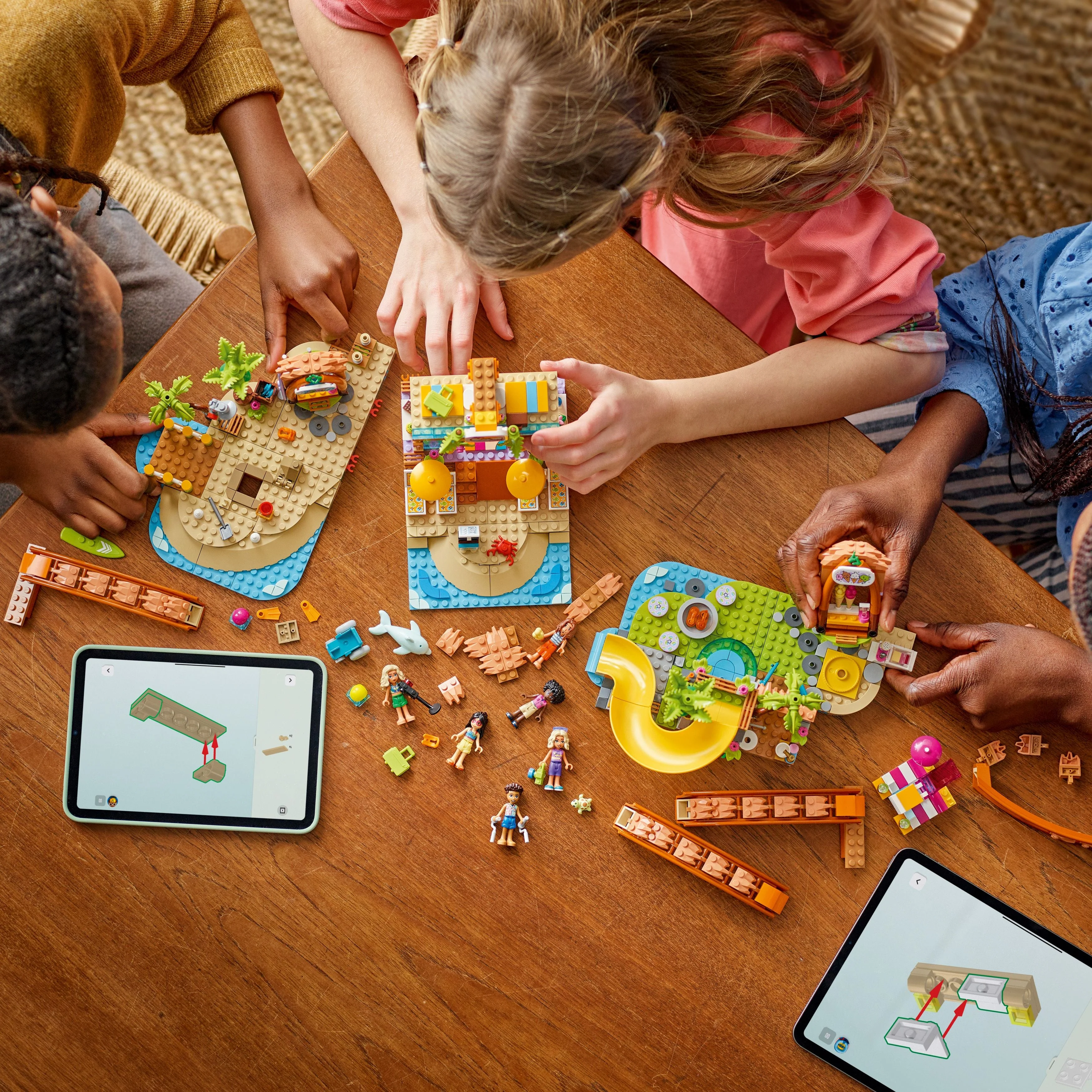 LEGO Friends: Family Holiday Beach Resort (42673) - Image 5