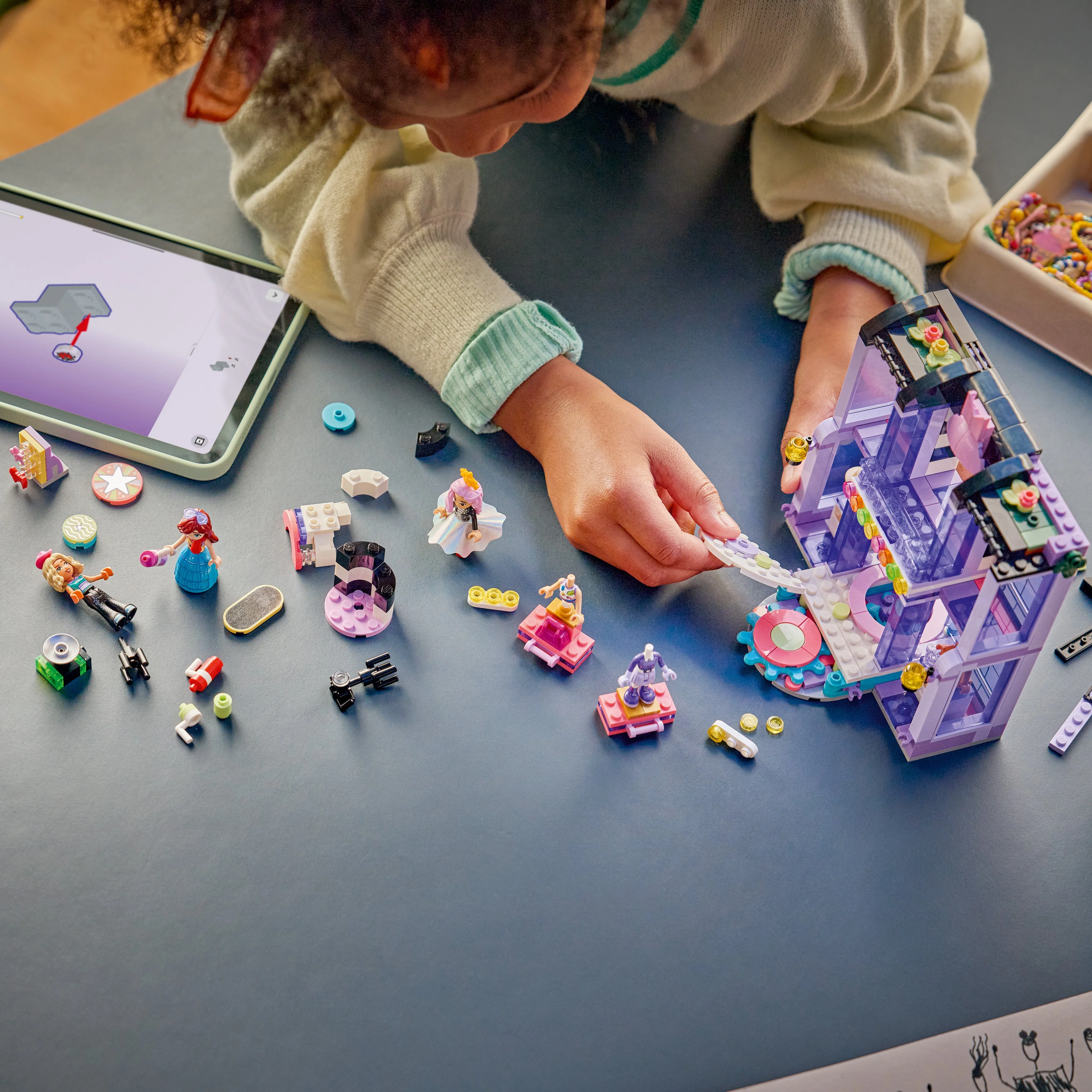 LEGO Friends: Heartlake City Fashion Show (42685) - Image 6