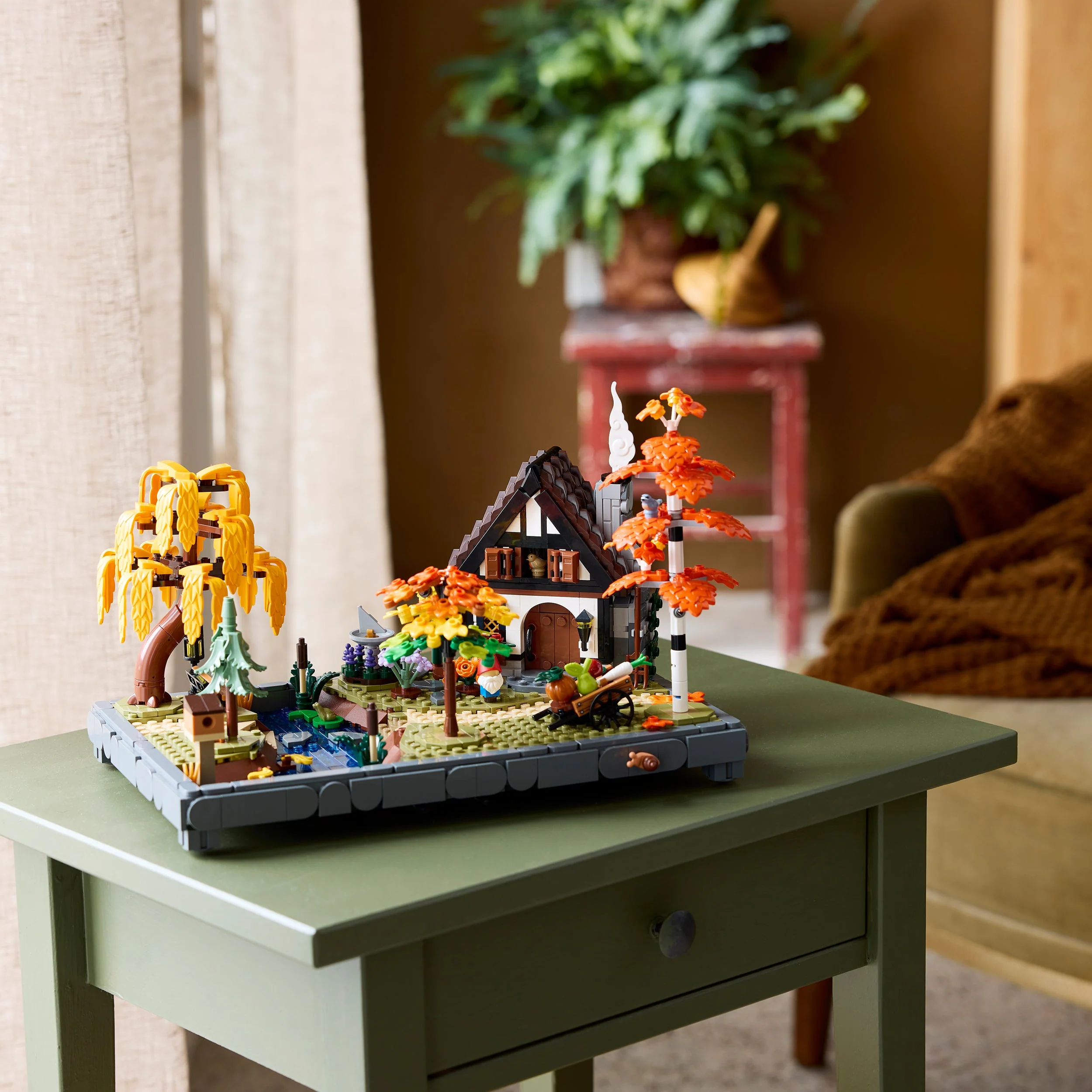 LEGO Icons: Autumn Cottage Garden (11372) - Image 8
