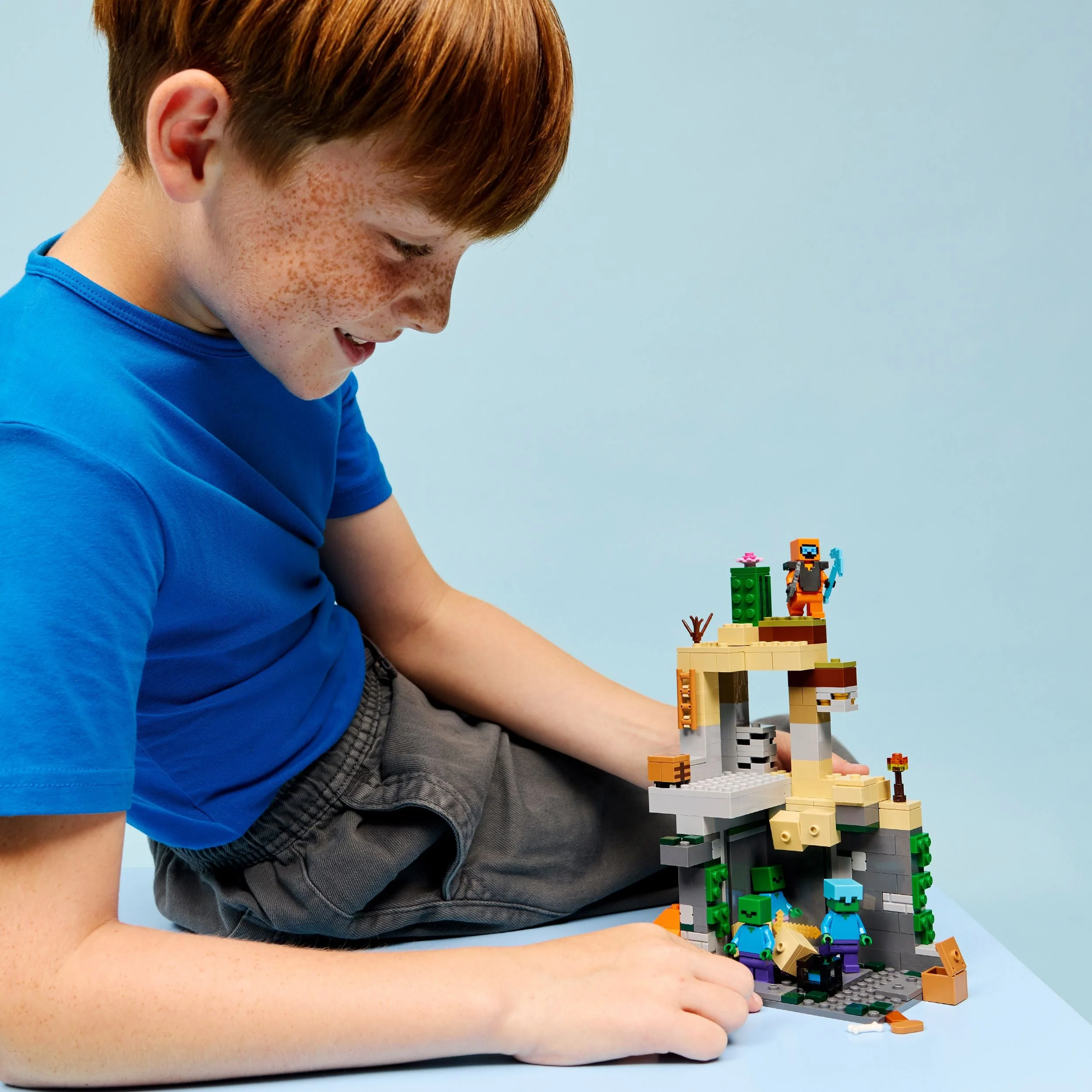 LEGO Minecraft: Zombie Dungeon (21587) - Image 5