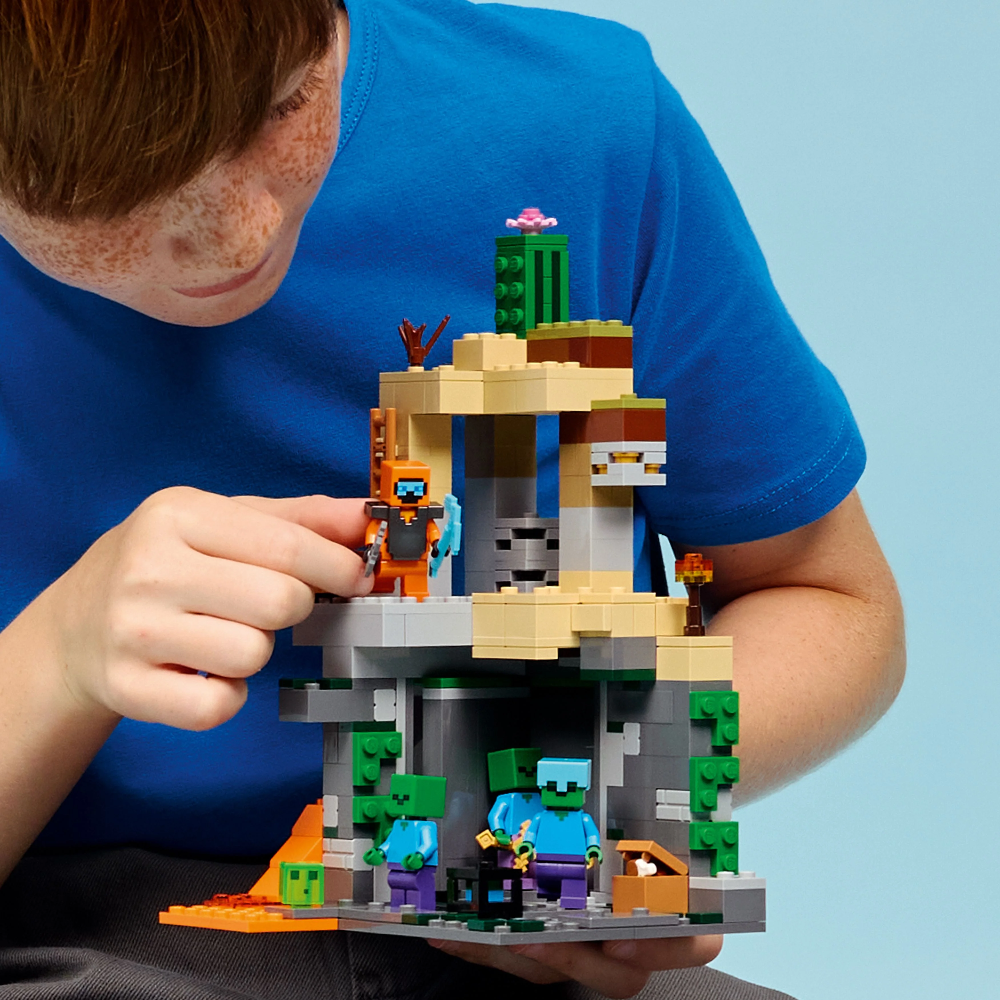 LEGO Minecraft: Zombie Dungeon (21587) - Image 7