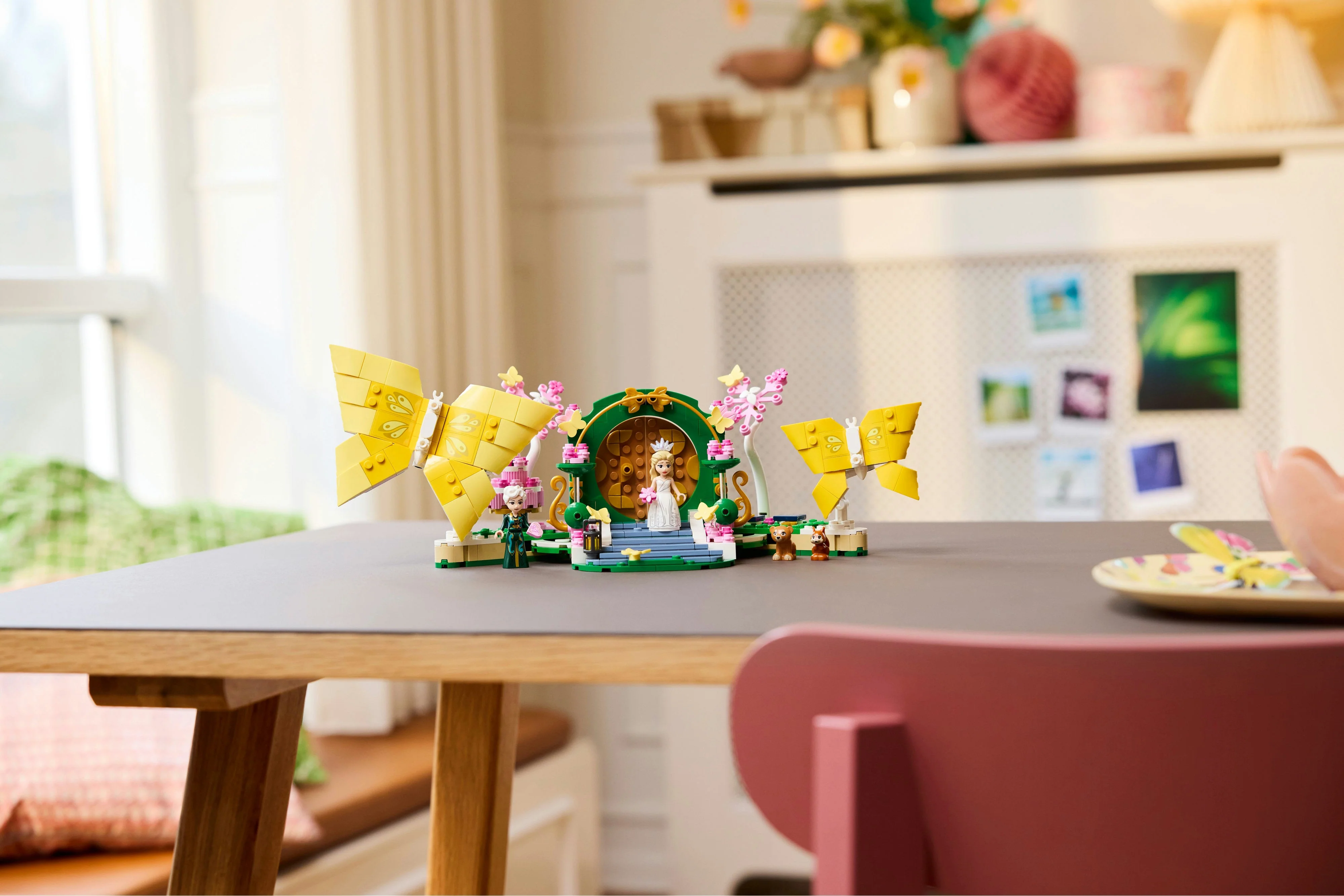 LEGO Wicked: Glindas Wedding Day (75688) - Image 9