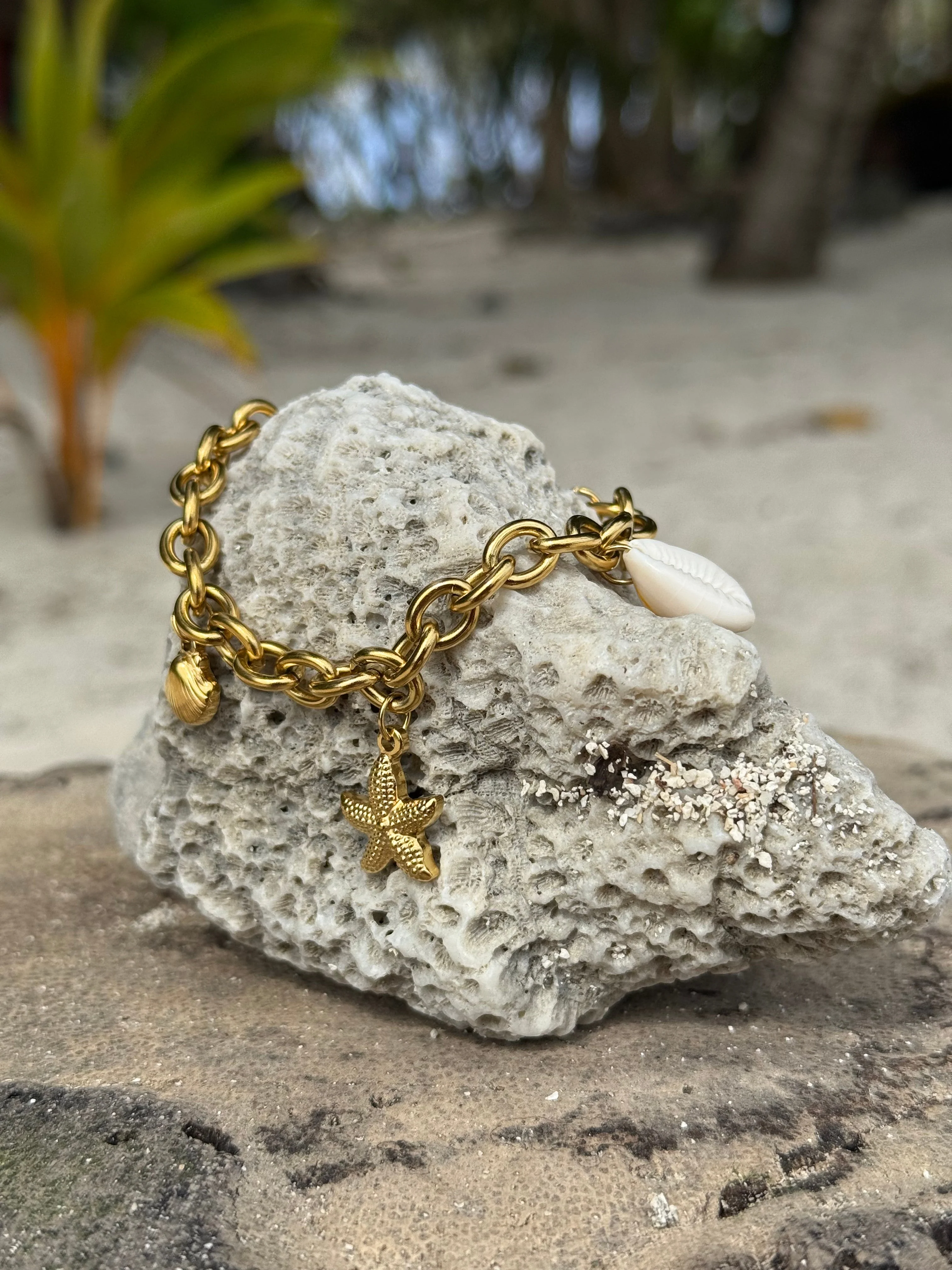 Moana Toiora Gold Bracelet - Image 3