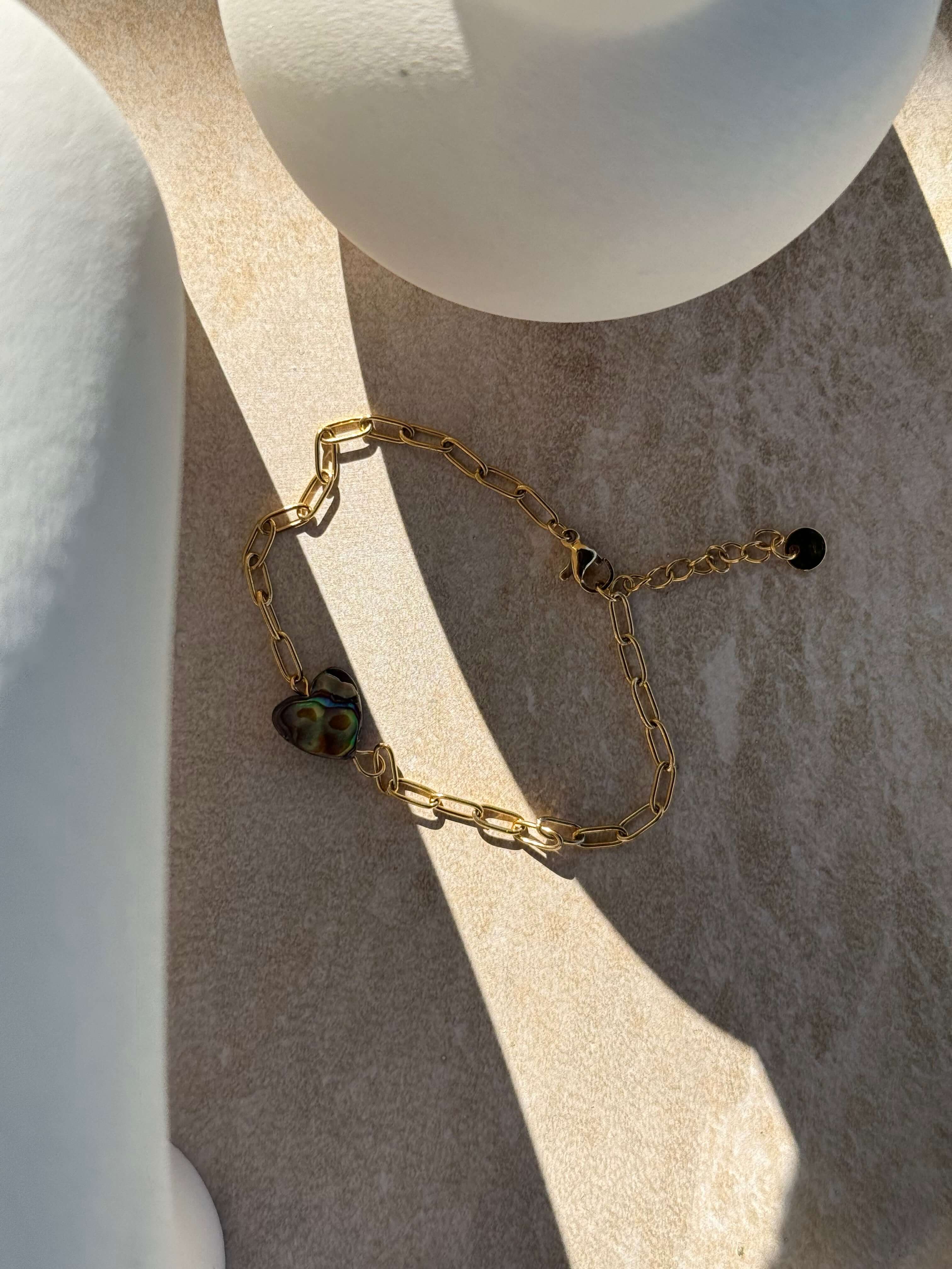 Pāua Gold Heart Bracelet - Image 2